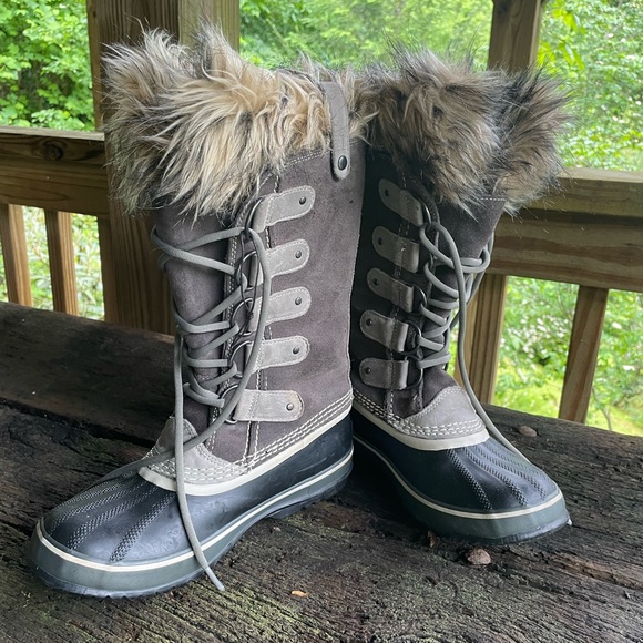 Sorel Shoes - Sorel Joan of Arctic Black and Gray Winter Boots with Faux Fur Trim
